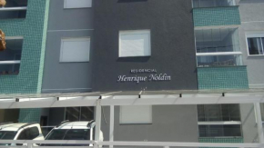 AP 6/PESSOAS FRENTE AO MAR INGLESES 096
